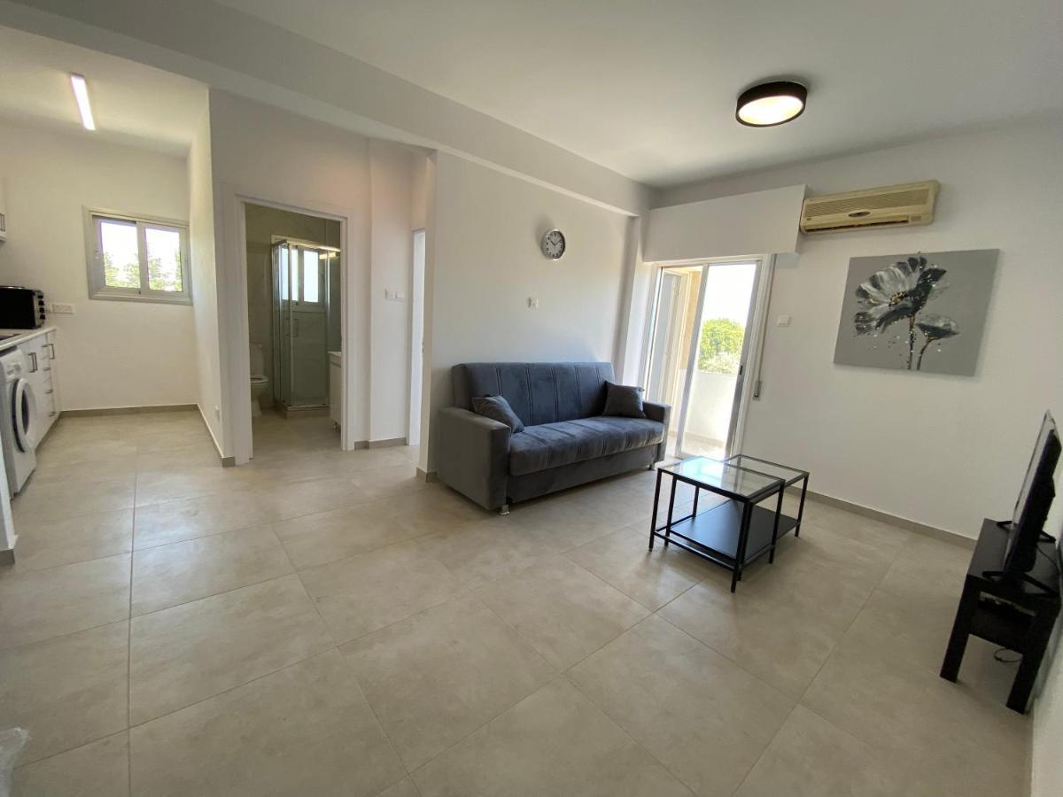 1-Bedroom Apartment With View Limassol Extérieur photo