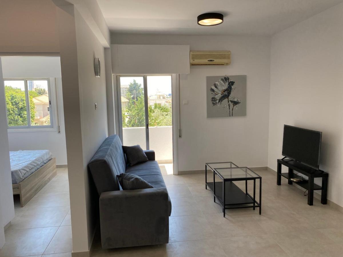 1-Bedroom Apartment With View Limassol Extérieur photo